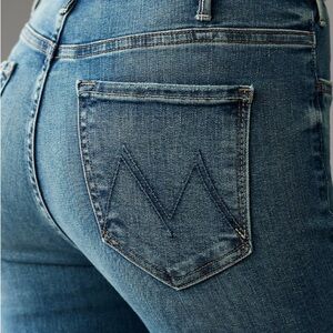 Mother Jeans. The Hustler Ankle Fray. Color: healing Jar. Size 26